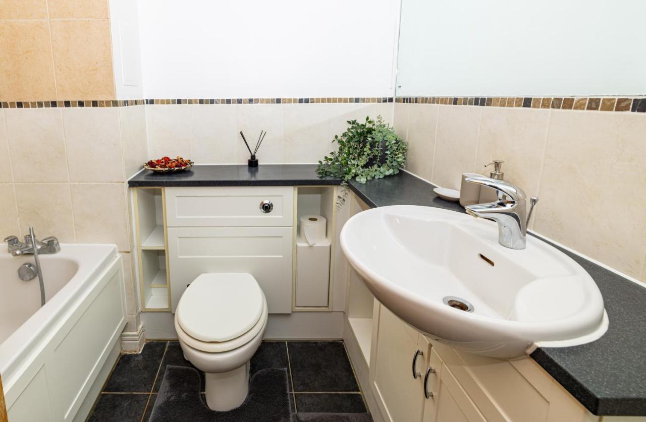 Two Bed Apartment Near Canary Wharf London Luaran gambar